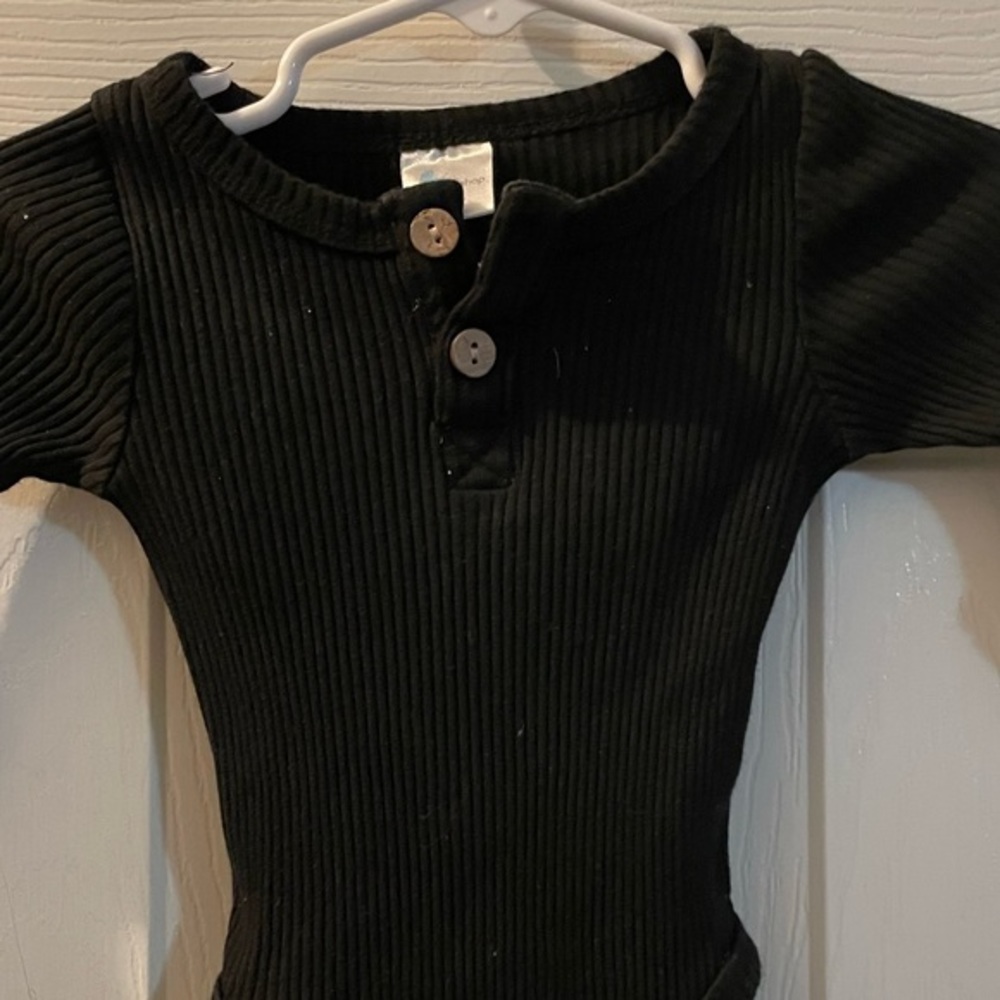 *3/$20* Every baby needs that LBO! Little‎ black onesie. 6 mo EUC